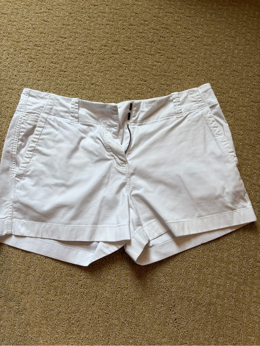 Vineyard Vines White Women's Cotton Shorts